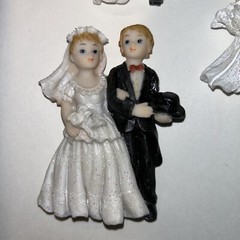Wedding Magnets Decor Bride Groom Mr Mrs Lot of 3 White Dress Bouquet Cute! (2)