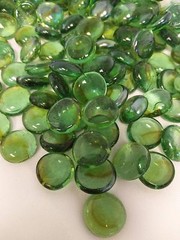 30 Lb. Flat Glass Marbles/Pebbles for Vase Filler Etc (Green, 0.65″ ~2700 PCs)