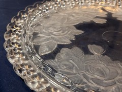 Vintage Studio Nova Winter Rose Crystal Cake Plate Featuring A Frosted Rose