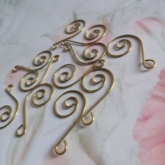 80Pcs Swirl Shaped Metal Hook Hanger Crystal Prisms Chandelier Gold Connector