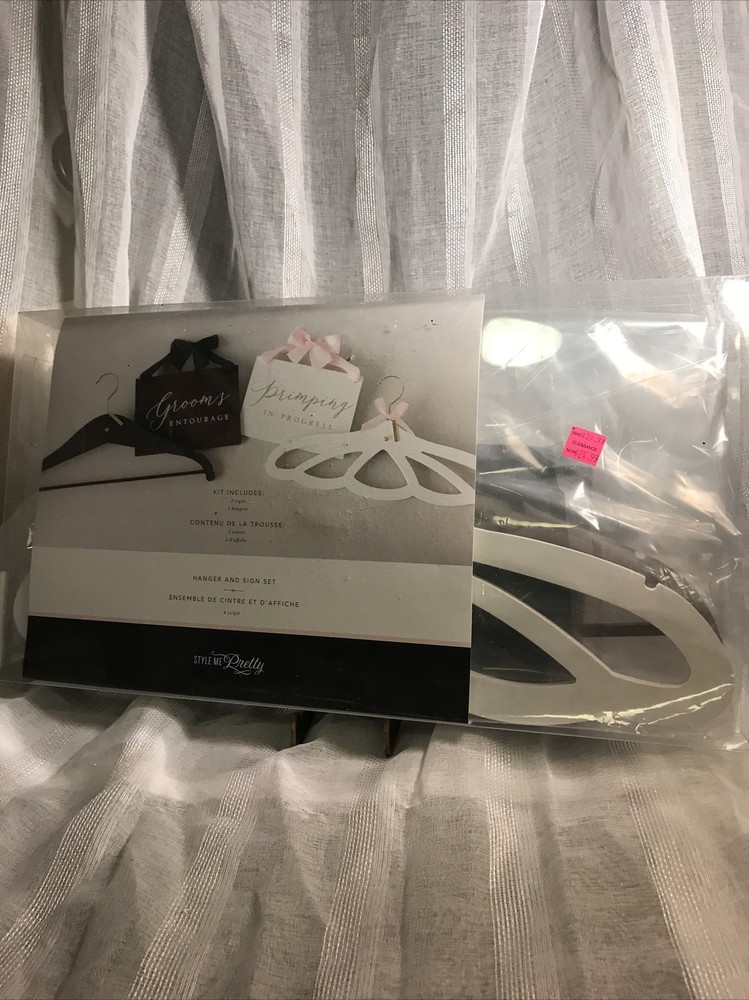 WEDDING BRIDE & Groom hanger and sign kit. NEW. SALE! Reception