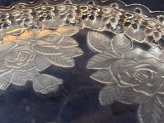 Vintage Studio Nova Winter Rose Crystal Cake Plate Featuring A Frosted Rose