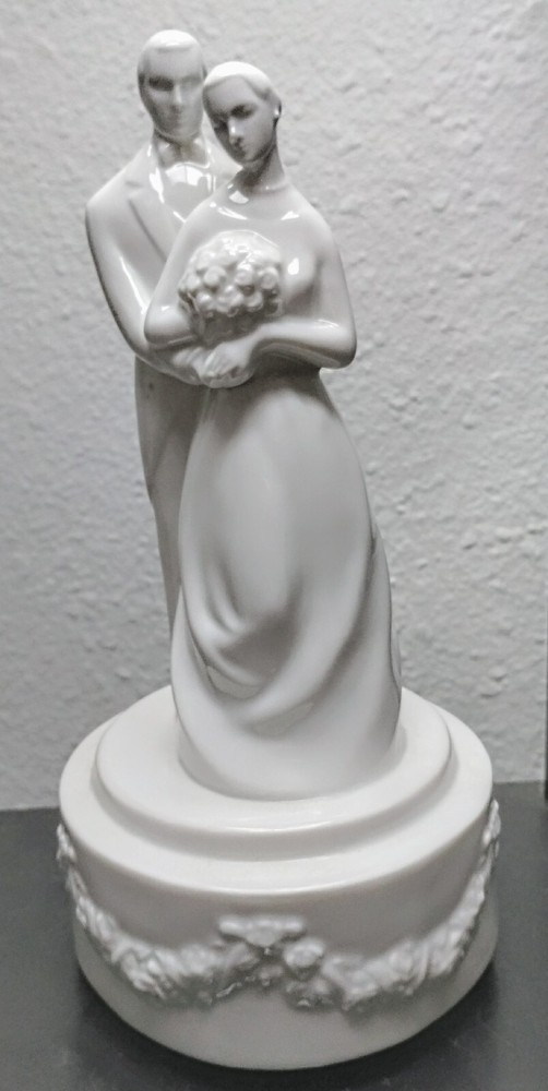 Weeding Hallmark Porcelain Bride And Groom Musical Topper