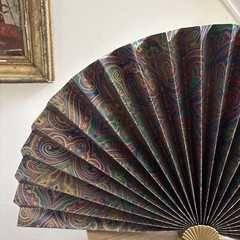 VTG CBK LTD 1988 Paper Decorative Fan Brass Base Green Paisley Print 24×13 in