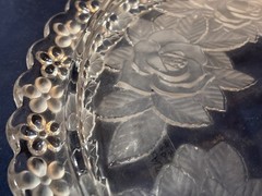 Vintage Studio Nova Winter Rose Crystal Cake Plate Featuring A Frosted Rose