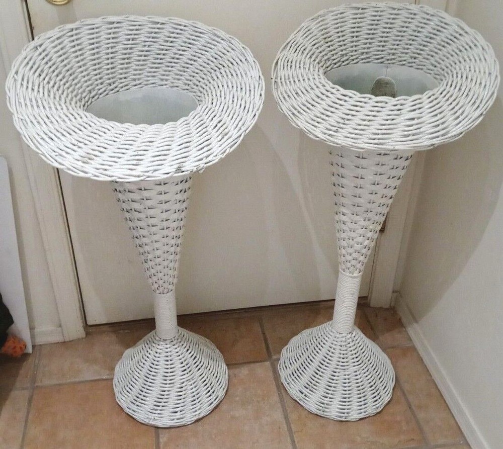 PR. (2) VINTAGE 34″ TALL WHITE WICKER TRUMPET WEDDING ALTER FLOOR FLOWER VASES