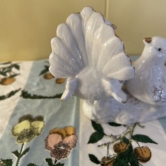 Pair White Doves Figurine Metallic Goldtone Accent Ceramic Love Birds