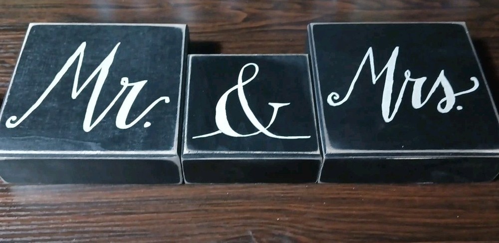 Wedding Decor Set Of 3 Mr & Mrs Sign 8”x5”& 4″1/2 SHIPS ~ FAST 📭 🚚§}~~