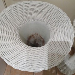 PR. (2) VINTAGE 34″ TALL WHITE WICKER TRUMPET WEDDING ALTER FLOOR FLOWER VASES