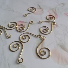 80Pcs Swirl Shaped Metal Hook Hanger Crystal Prisms Chandelier Gold Connector