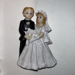 Wedding Magnets Decor Bride Groom Mr Mrs Lot of 3 White Dress Bouquet Cute! (1)