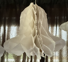4 Pieces Paper Wedding Party Bells White Honeycomb Hanging – 9″, 7″, 5″ USA