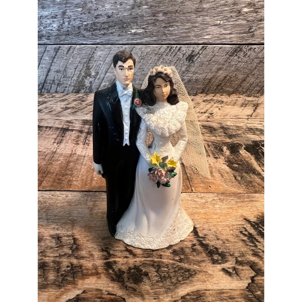 Bride & Groom Wedding Cake Topper Figurine Retro Marriage Decor