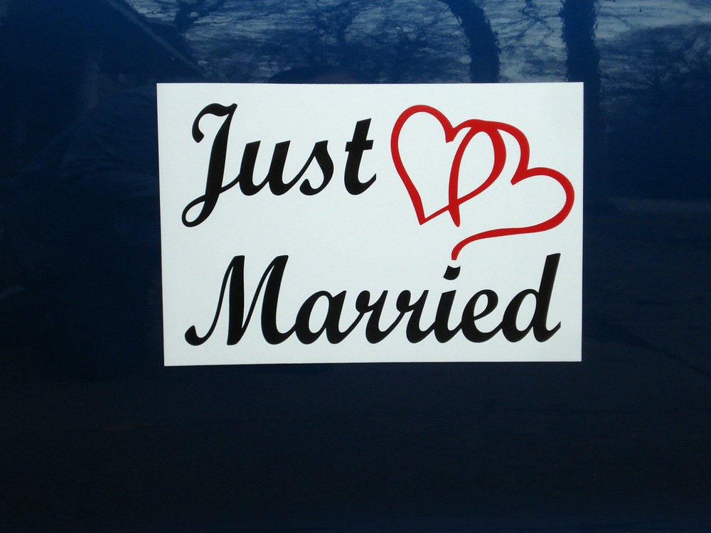 JUST MARRIED CAR MAGNETIC SIGN 8″X12″ (2 Color) w/Hearts FREE SHIPPING! Wedding