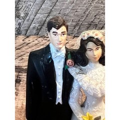 Bride & Groom Wedding Cake Topper Figurine Retro Marriage Decor