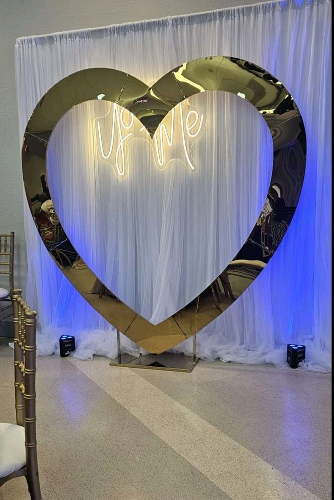 Heart Mirror Gold Wedding Backdrop – Cupid Arch Metal Stand