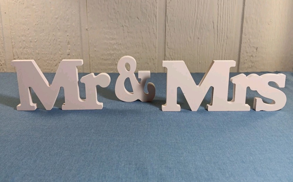 Mr & Mrs Wedding Sign Wooden Decor Rustic Style White Free Standing Light Weight