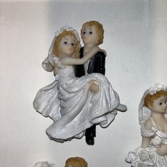 Wedding Magnets Decor Bride Groom Mr Mrs Lot of 3 White Dress Bouquet Cute! (2)