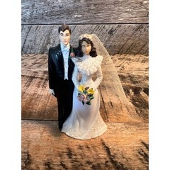 Bride & Groom Wedding Cake Topper Figurine Retro Marriage Decor