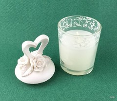 Glas mit Wachs Deckel weiß mit Keramik Herz Blumen verziert Dekoration Hochzeit