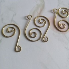 80Pcs Swirl Shaped Metal Hook Hanger Crystal Prisms Chandelier Gold Connector