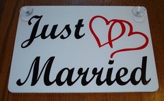 JUST MARRIED CAR WINDOW SIGN 8″X12″ WITH SUCTION CUPS (2 Color) w/Hearts Wedding