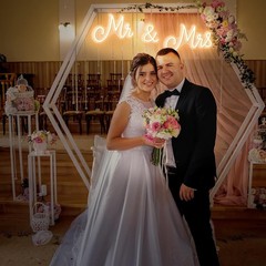 25×7 Inches Mr and Mrs LED Neon Sign – Perfect for Wedding & Reception Decor