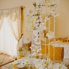 10 Pcs Tall Acrylic Vases for Weddings & Parties with Gold Napkin Rings