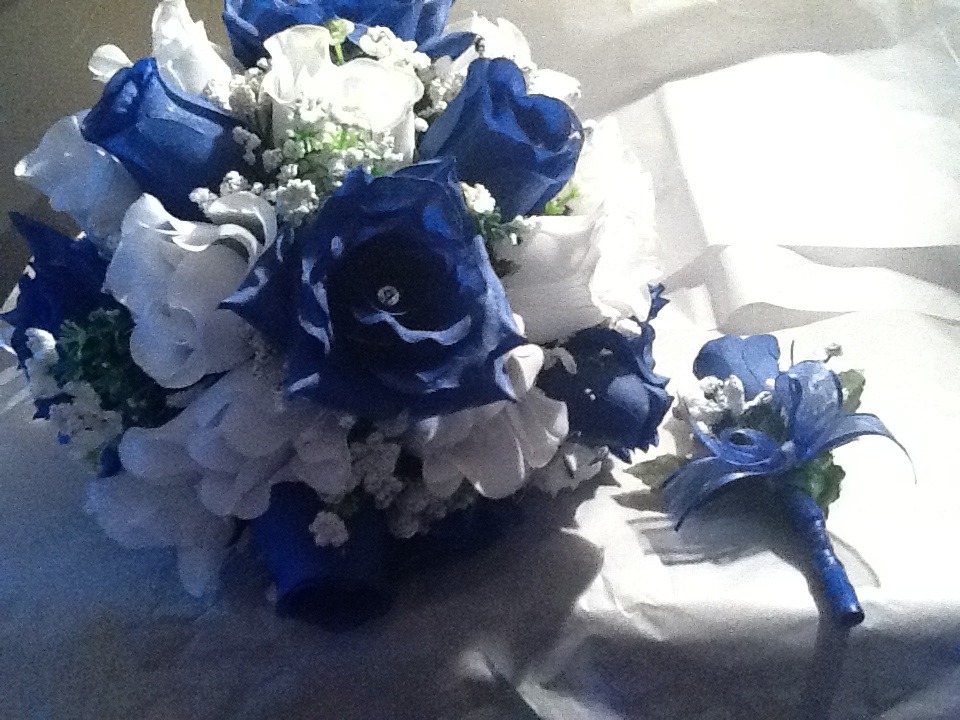 Royal Blue & White bridesmaid bouquet smaller than pictured
