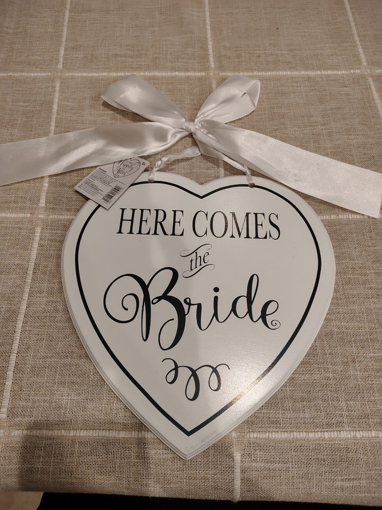 “Here Comes the Bride’ Heart Hanging Wedding Sign Wood White/Black Ribbon Decor