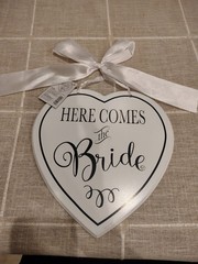 “Here Comes the Bride’ Heart Hanging Wedding Sign Wood White/Black Ribbon Decor
