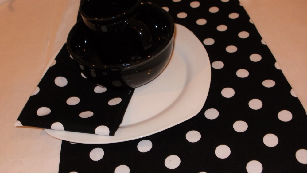 BLACK AND WHITE POLKA DOTS Table Runner 12x 72″ L, PARTY WEDDING, BRIDAL, Mouse