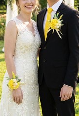 2 Pcs Wrist Corsage and Boutonniere Set, Yellow Corsage for Wedding, Boutonni…