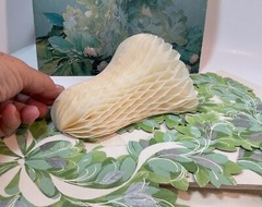 VINTAGE HALLMARK HONEYCOMB WEDDING BELLS CENTERPIECE NIB DECORATION BRIDE