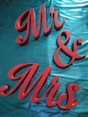 Mr & Mrs – Red Letters – Wooden Sign – Wedding Table Decoration – 3 Piece Set