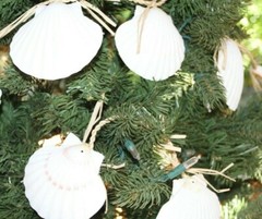 Large Seashell Christmas Tree Garland, White Irish Cups Raffia – 68″+ G-25