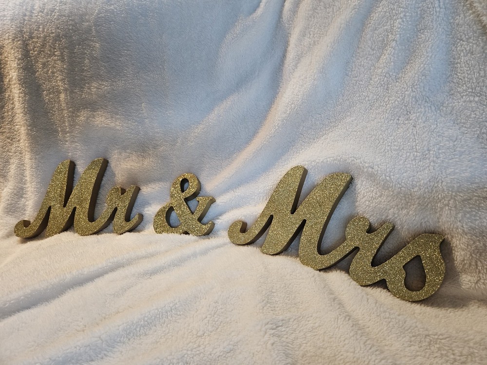 “Mr & Mrs” Gold Sparkle 3 Pc Wedding Sign Set
