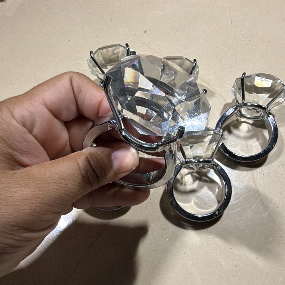 Set of 7 Clear Acrylic Diamond Ring Table Decorations for Wedding, Silver
