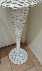 PR. (2) VINTAGE 34″ TALL WHITE WICKER TRUMPET WEDDING ALTER FLOOR FLOWER VASES