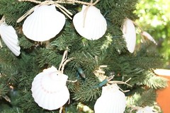 Large Seashell Christmas Tree Garland, White Irish Cups Raffia – 68″+ G-25