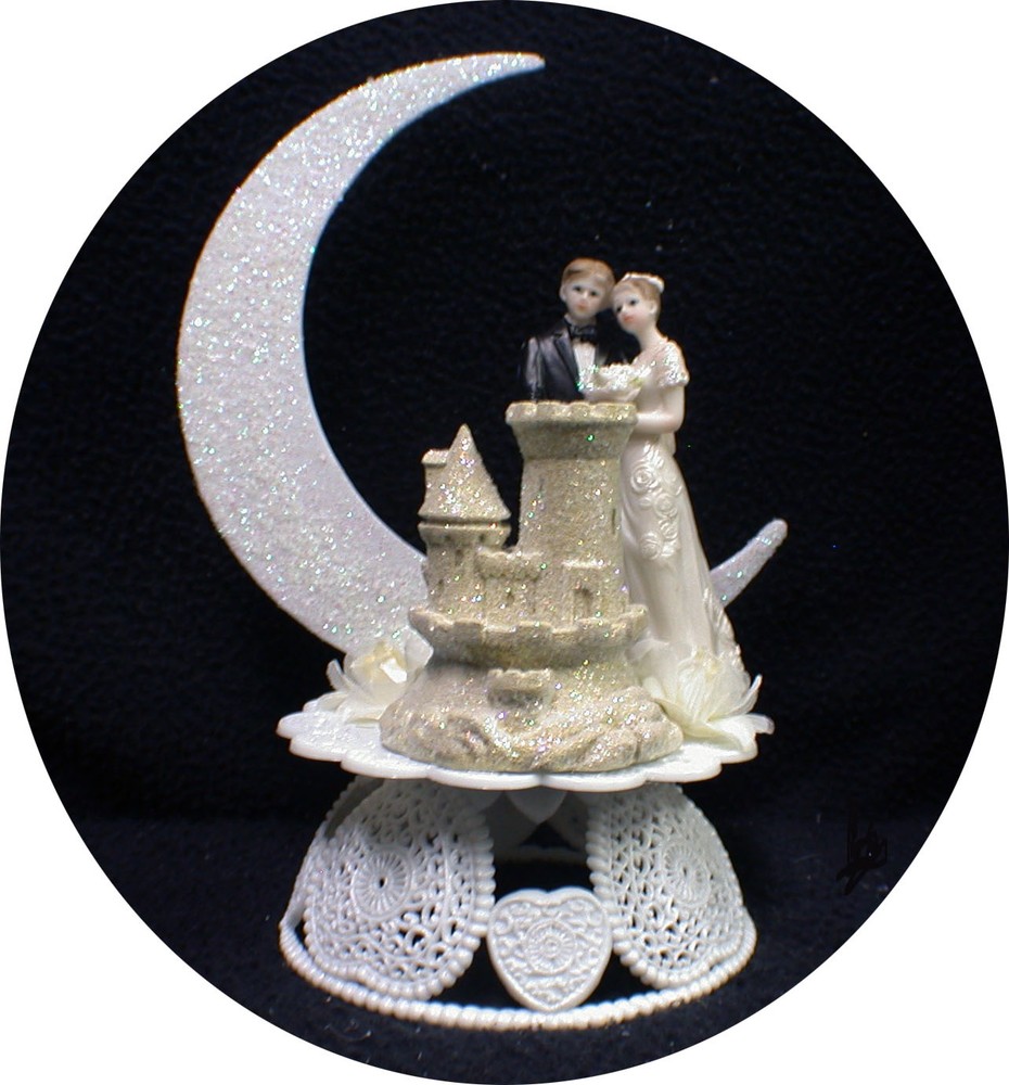 Sand Castle Beach Florida Wedding Cake Topper. Ocean Lake bride and Groom Top