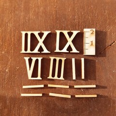 Römische Zahlen in Mini 3-6-9-12 mit 8 Striche Ziffernblatt einer Uhr 19mm