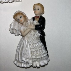 Wedding Magnets Decor Bride Groom Mr Mrs Lot of 3 White Dress Bouquet Cute! (1)