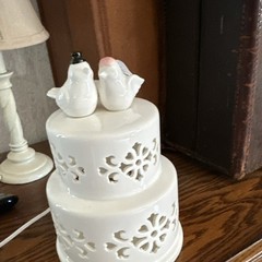 Ceramic Wedding Cake Accent Light, White Floral Pattern, Corded, 1pc