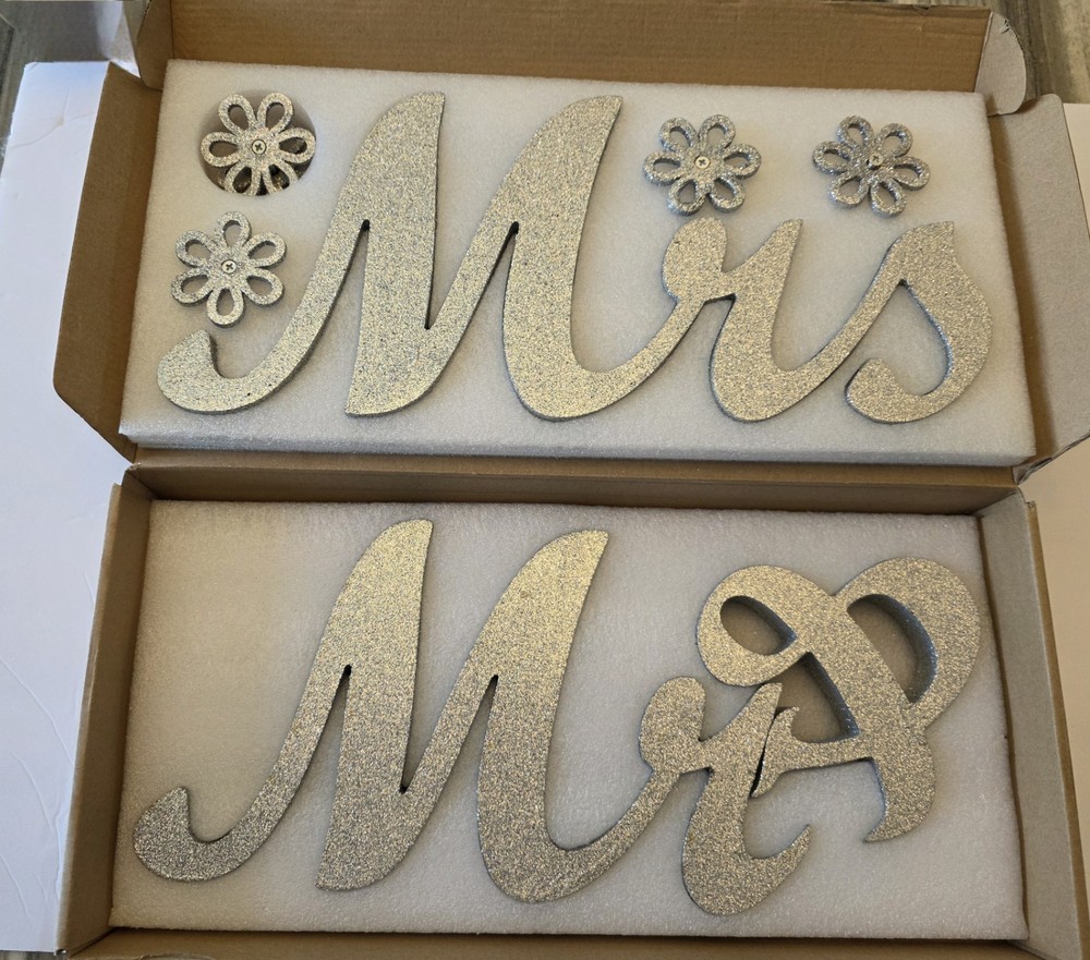 Decoco Mr & Mrs Letters Wedding Wooden Sign Décor Decoration Table Top Standing