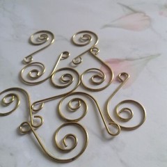 80Pcs Swirl Shaped Metal Hook Hanger Crystal Prisms Chandelier Gold Connector