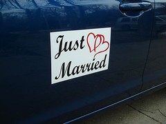 JUST MARRIED CAR MAGNETIC SIGN 8″X12″ (2 Color) w/Hearts FREE SHIPPING! Wedding