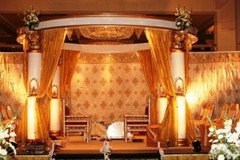 Wedding Decor Structure, Round Arch, 4 Pillars, Roman Style, White and Gold