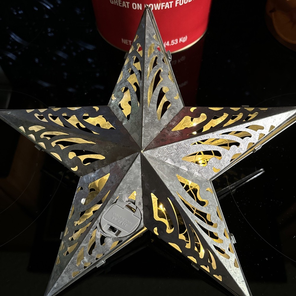 Sale‼️Hanging Galvanized LED Lighted Star/Approx. 12”x12”/Cool/Country Look