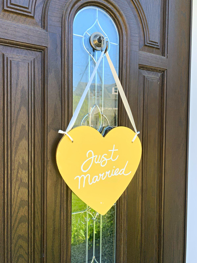 Gold & White “Just Married” Heart Hanging Wedding Door Sign Decoration
